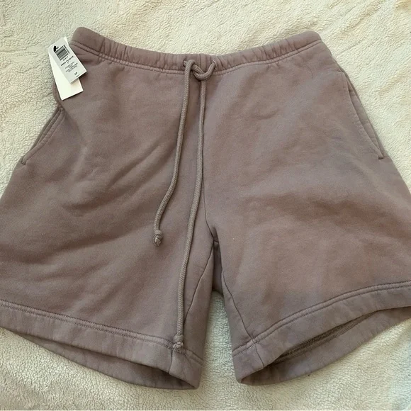 NWT Wilfred Free Aritzia Free Fleece 7 inch sweat short - Picture 3 of 3